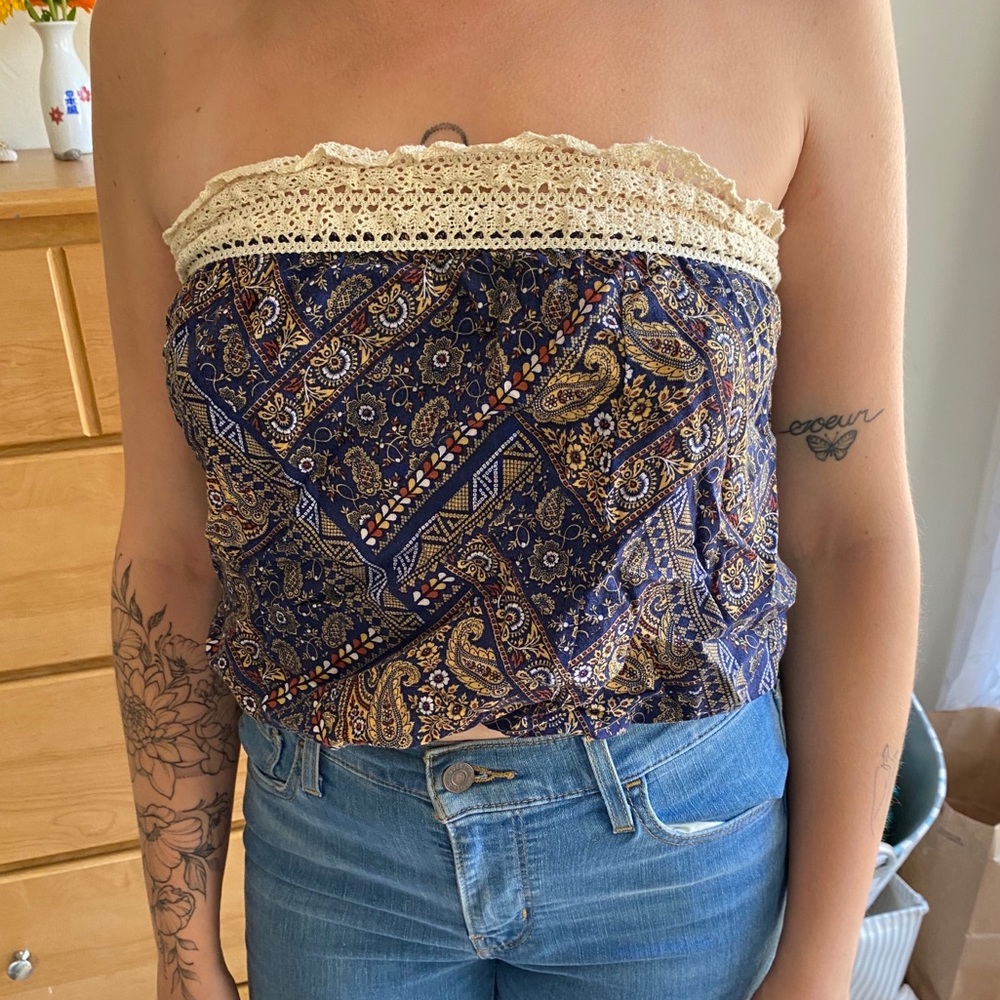 Patterned Strapless Top 💙🌈 - Picture 2 of 3